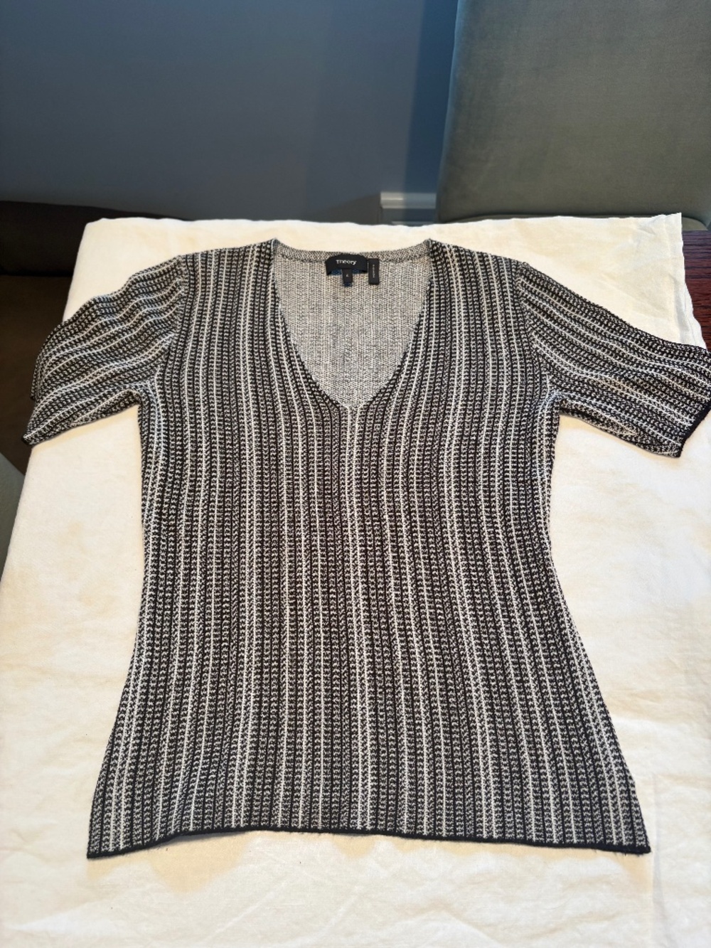 v neck Theory Knit Tee